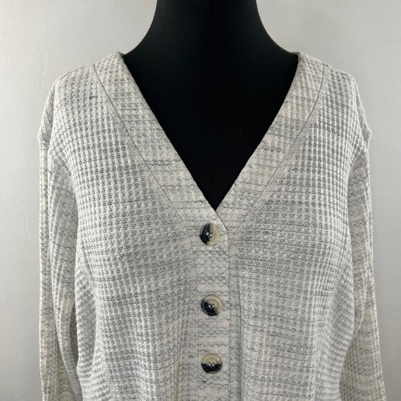 SUNDAY IN BROOKLYN Gray Waffle Knit V-Neck Button Front Pullover Sweater Size M - Picture 4 of 11